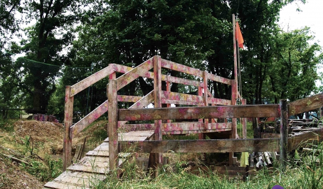  Puenle en el medio del campo de Gotcha de Parma 
