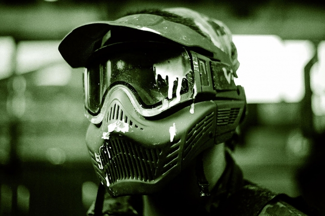 Máscara de un jugador después de un juego con un jalo en las lentes 