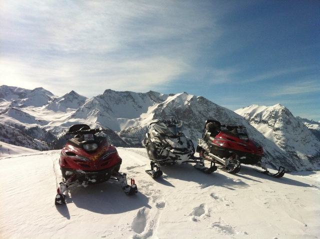  Nuestras motos de nieve 