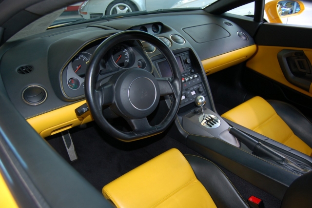  Interior de un Lamborghini 