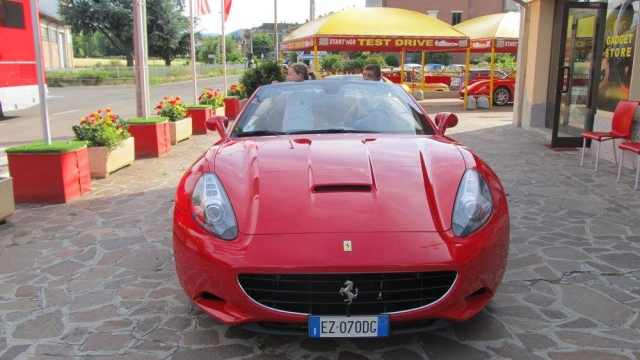  Ferrari rojo 