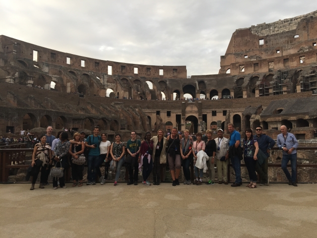 Foto grupal en el Coliseo 