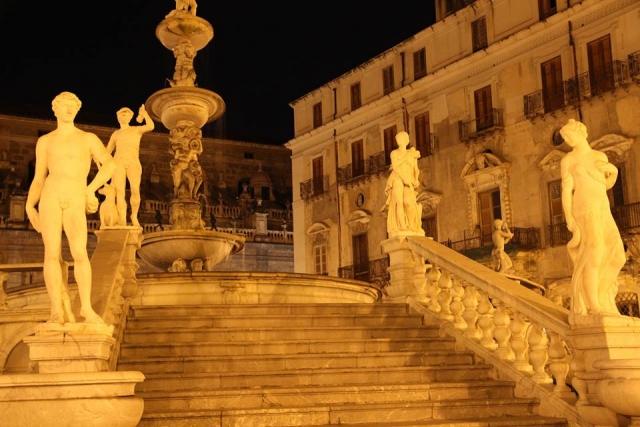  Palermo de noche 