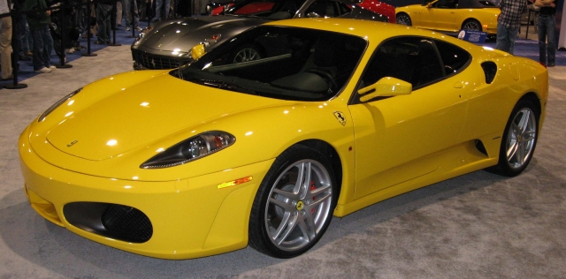  Hermoso amarillo Ferrari 