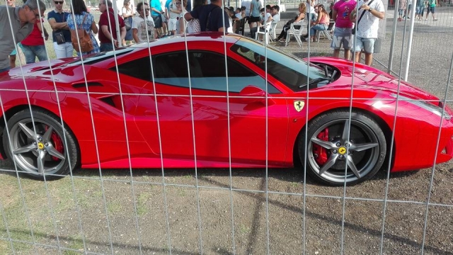  Ferrari rojo 
