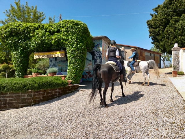  Parada en una finca 