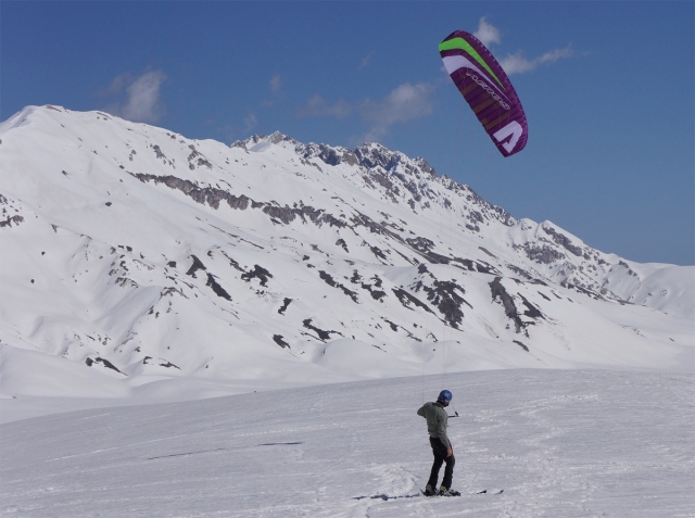  Sobre la nieve con la cometa 