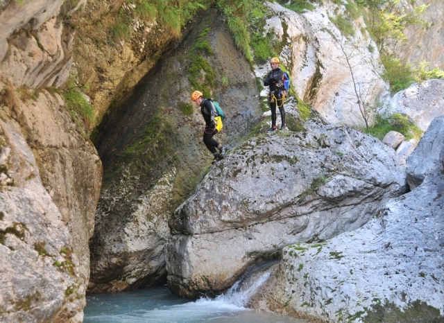  Entre las rocas 