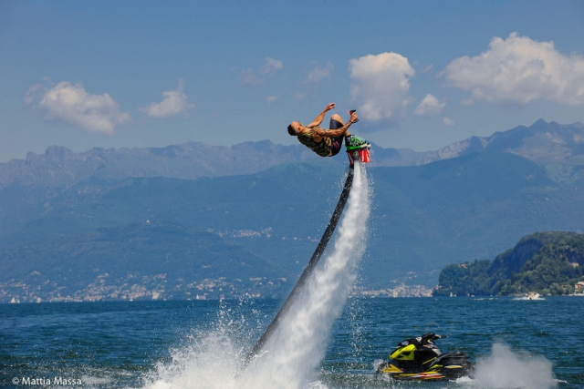  Capriola con flyboard 