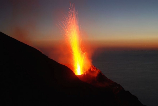  Erupción del volcán 