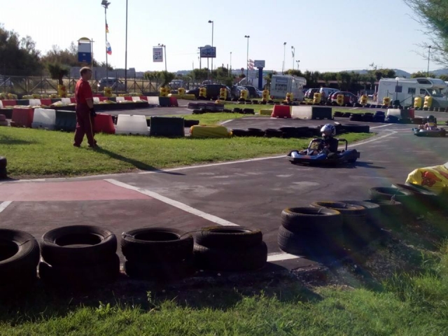  Los pequeños van por la pista 