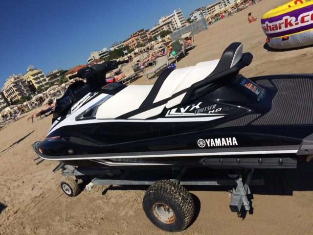  Jet ski en la playa 