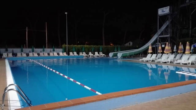  también por la noche