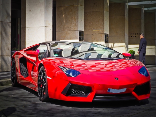 Lamborghini rojo llameanle 