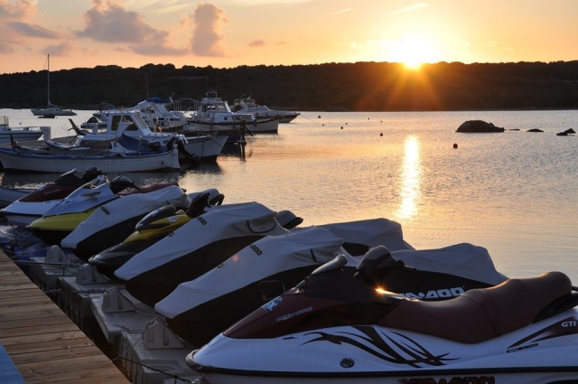  ¡Nuestras jet skis le están esperando! 