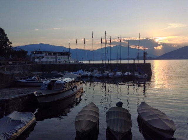  puesta de sol sobre el puerto 