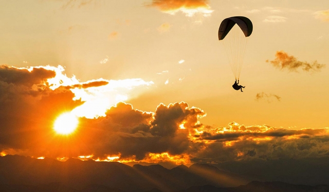  Vuelo en parapenle al atardecer 