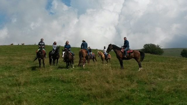  Todos juntos a caballo