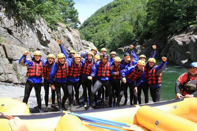  Todos juntos en el río 