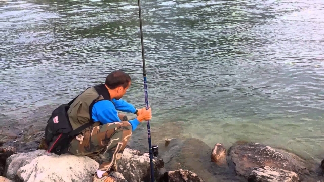  Mientras pesca 