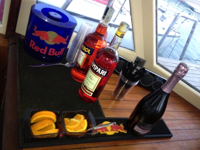  Bar Boat 