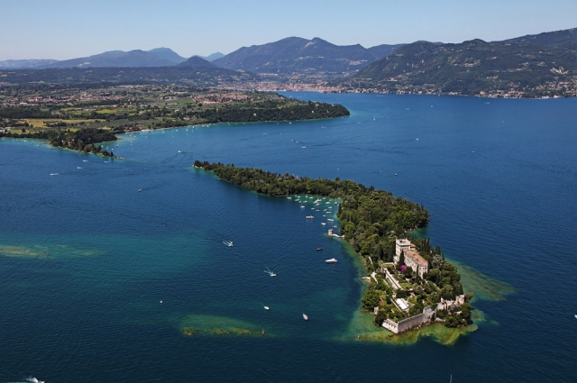  Navega en la isla de Garda 