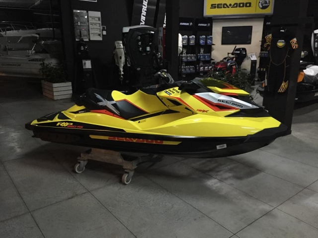  Uno de nuestros vehículos, venga y pruébalos!