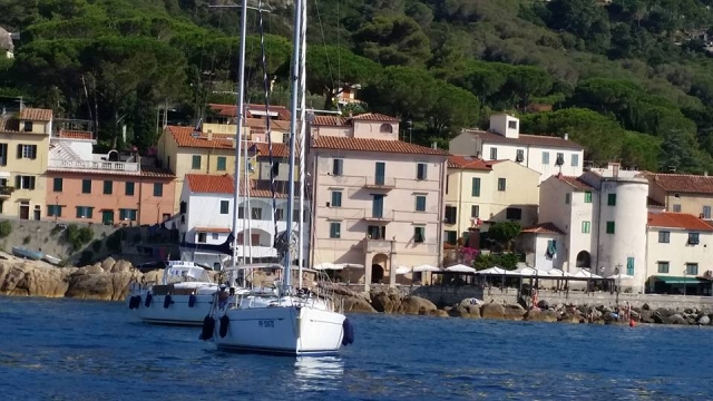  En la parle inferior.