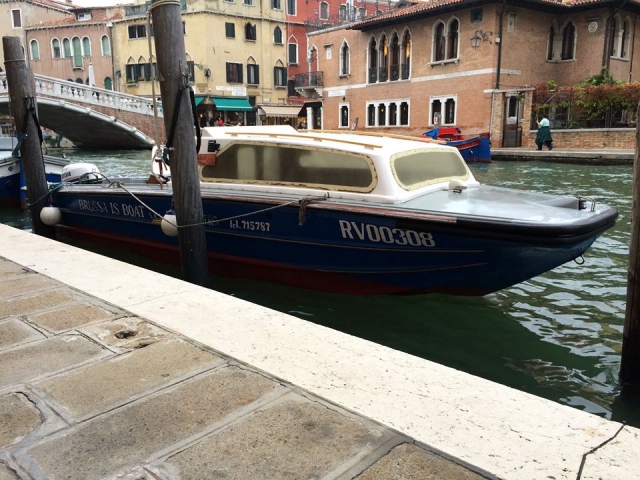  En los canales de Venecia nuestros barcos le esperan 