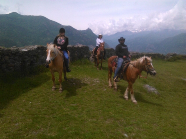 Cabalgando por las colinas 