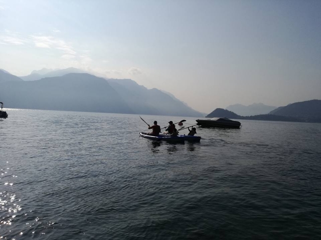  Kayak en el lago 