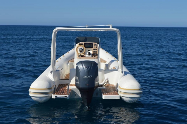  Un maravilloso día para un viaje en barco 