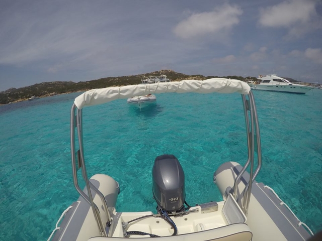  Navegando por la costa de Cerdeña 