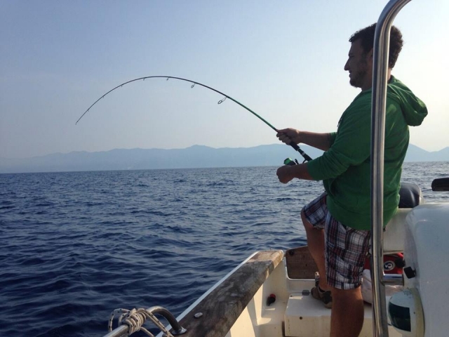  Pesca en medio del mar