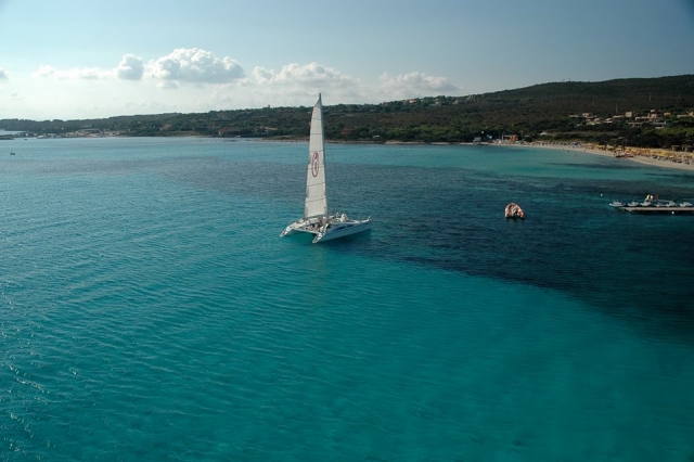  navegando en una tabla azul 