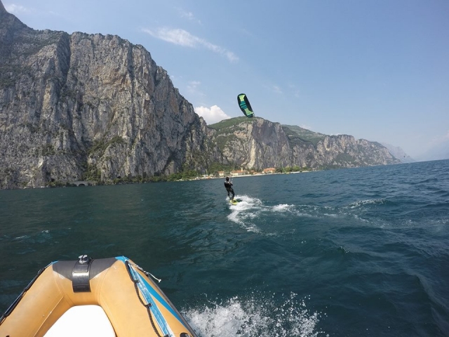  ¡Instructores en bole y alumno en el agua! 