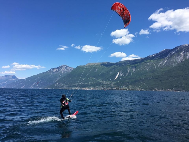  ¡Vía! Resbalando en las olas 