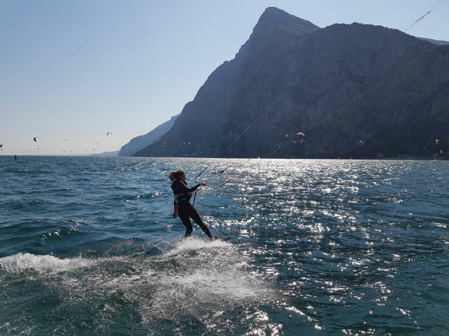  Deslizándose rápido sobre el agua 