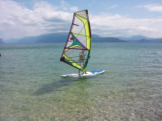  En windsurf en el lago 