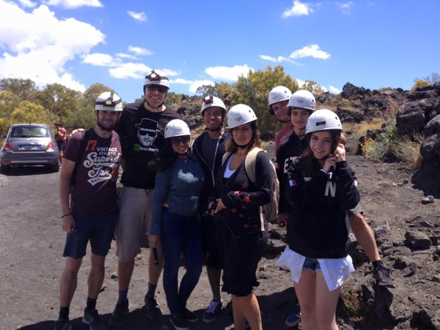  A grupo de espeleólogos 
