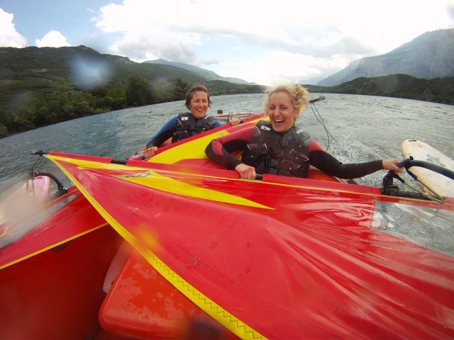  Venga a divertirle con un poco de windsurf 