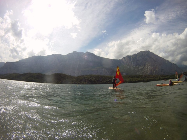  Windsurf en el lago Cavedine 