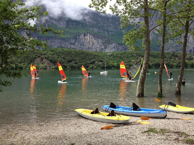  Windsurf y kayak en el lago 