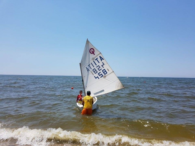  Aprendiendo a navegar en el Optimist 
