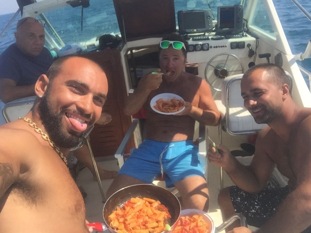  Un buen almuerzo con pescado fresco pez 