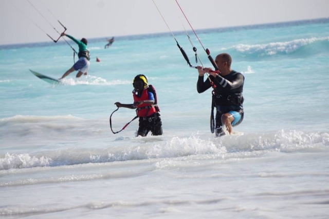  Incluso los niños con nosotros 