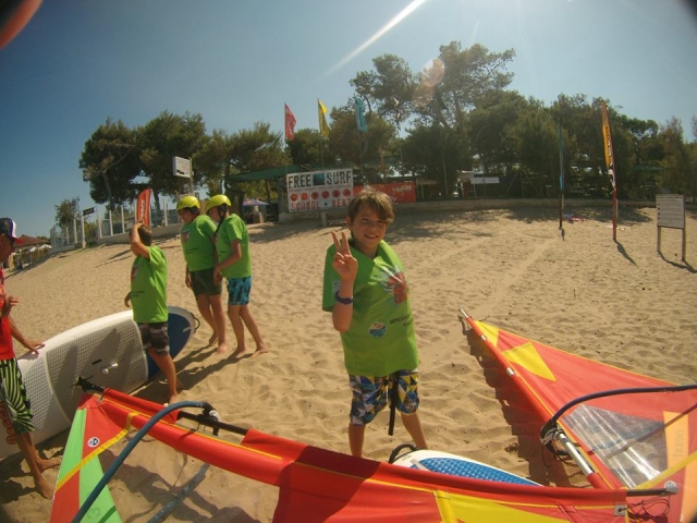  Venga y diviértele con un poco de windsurf 