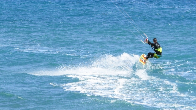  Venga y aprende los trucos del kitesurf 