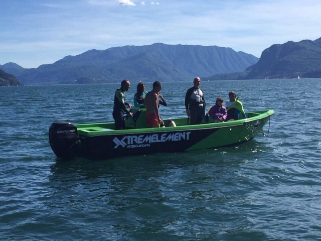  Nuestro barco de asistencia 