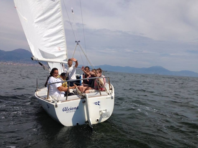  Escuela de vela en el Golfo de Nápoles 